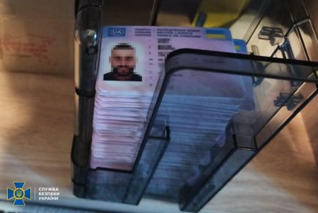 Паспорта, ВНЖ и водительские права: одесситы поставили на поток производство фальшивых документов (фото)