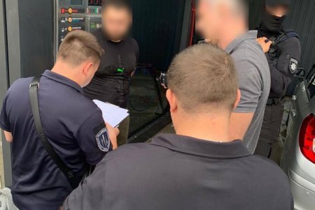 Одесский таможенник систематически получал взятки за беспрепятственный ввоз грузов из-за границы