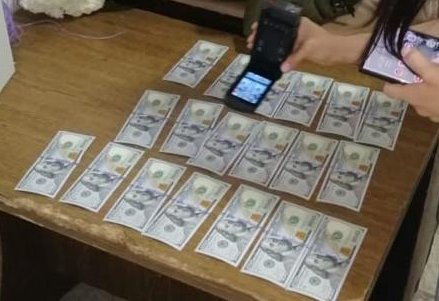 В Одессе судья и адвокат за две тысячи долларов США обещали принятие положительных решений по админделам (фото)