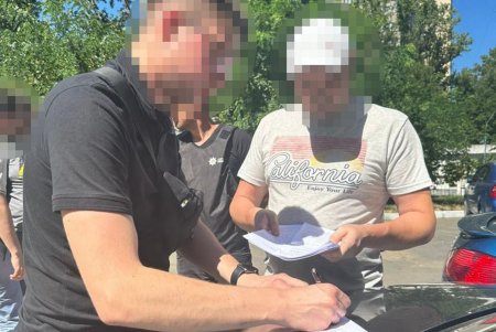 В Одессе судья и адвокат за две тысячи долларов США обещали принятие положительных решений по админделам (фото)