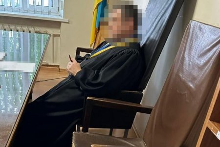 В Одессе судья и адвокат за две тысячи долларов США обещали принятие положительных решений по админделам (фото)