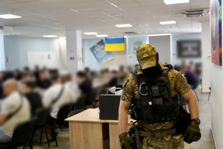 В Одессе пресечена деятельность подпольного колл-центра, который стал штабом компьютерных мошенников (фото, видео)