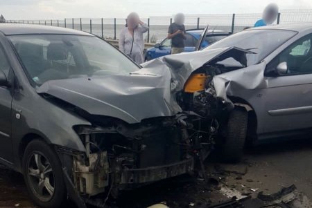 В районе поселка Новая Дофиновка произошло тройное ДТП: два человека травмированы (фото)