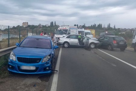 В районе поселка Новая Дофиновка произошло тройное ДТП: два человека травмированы (фото)