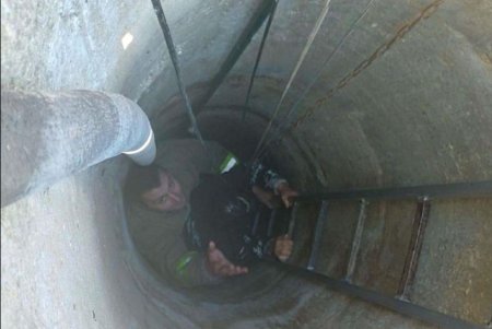 В Ширяево спасатели помогли пожилой женщине выбраться из колодца, в который она упала (фото)