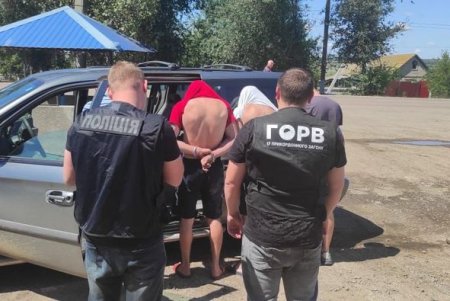 Спрятали в нише под пассажирским сиденьем: на КПП в Одесской области задержали организаторов незаконной переправки призывников (фото, видео)