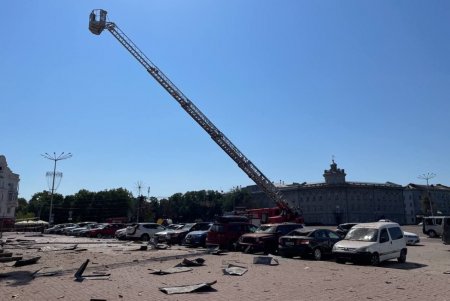 Удар по Чернигову: семь человек погибли, 90 получили ранения разной степени тяжести (фото) 