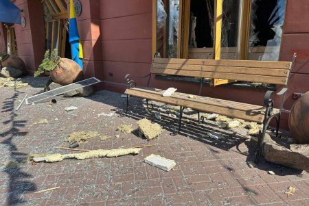 Удар по Чернигову: семь человек погибли, 90 получили ранения разной степени тяжести (фото) 