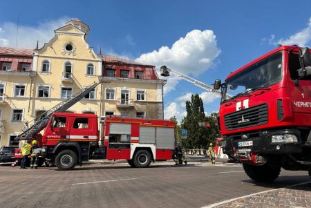 Семь человек погибли и 117 ранены: оккупанты нанесли ракетный удар по Чернигову (фоторепортаж) 