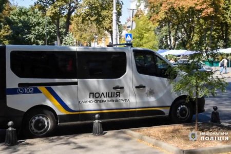 Полиция прокомментировала скандальное видео с задержанием в хостеле на Соборной: разыскивали грабителя, напавшего на переселенца (фото, видео)