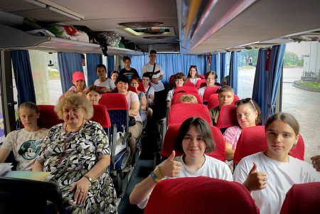 Вице-мэр поздравил с Днем Независимости одесских детей, которые отправились отдыхать на греческий остров (фото)