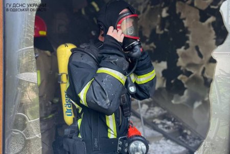Пожарные предотвратили разрушение двухэтажного жилого дома  в Одессе (фото)