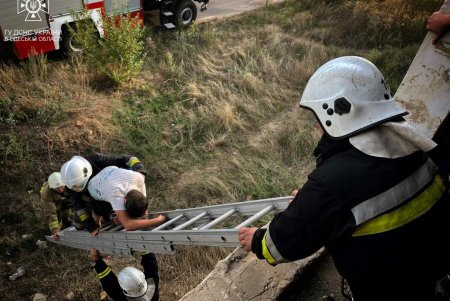 В Белгород-Днестровском районе мальчик получил тяжелую травму руки в заброшенном здании: ему на помощь пришли спасатели (фото)