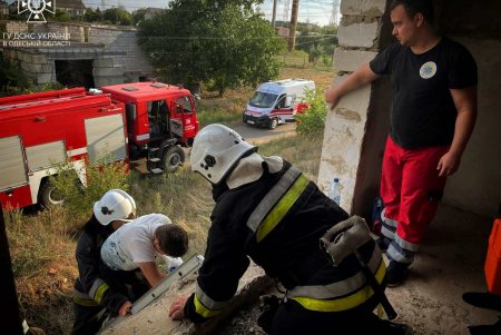 В Белгород-Днестровском районе мальчик получил тяжелую травму руки в заброшенном здании: ему на помощь пришли спасатели (фото)