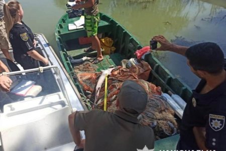 В Измаильском районе два браконьера незаконно выловили несколько краснокнижных севрюг (фото)