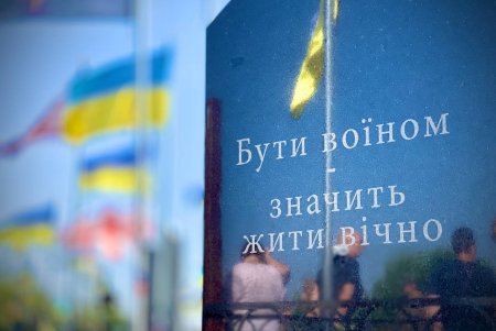 На одесском кладбище чествовали павших украинских защитников и освятили новый Казацкий Крест 