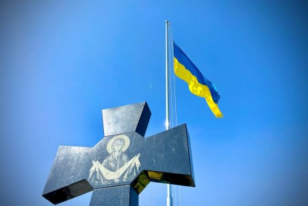 На одесском кладбище чествовали павших украинских защитников и освятили новый Казацкий Крест 