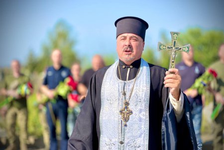 На одесском кладбище чествовали павших украинских защитников и освятили новый Казацкий Крест 