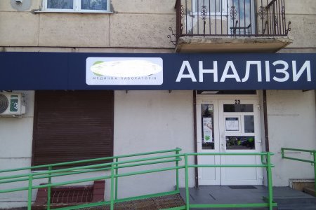 В Одессе демонтируют размещенные с нарушениями наружную рекламу и вывески (фото)