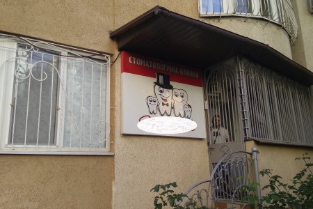 В Одессе демонтируют размещенные с нарушениями наружную рекламу и вывески (фото)