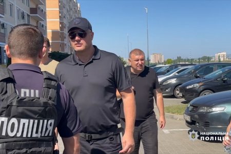 В Черноморске полицейские задержали злоумышленника, который удерживал в квартире женщину с ребенком (ОБНОВЛЕНО, видео)