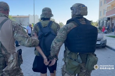 В Черноморске полицейские задержали злоумышленника, который удерживал в квартире женщину с ребенком (ОБНОВЛЕНО, видео)