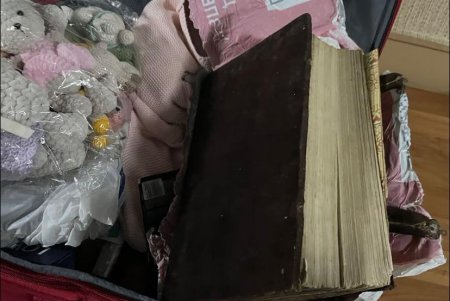 Через Одесскую область в Румынию и Молдову пытались вывезти старинные золотые монеты и церковные книги (фото)