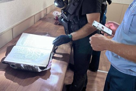Через Одесскую область в Румынию и Молдову пытались вывезти старинные золотые монеты и церковные книги (фото)