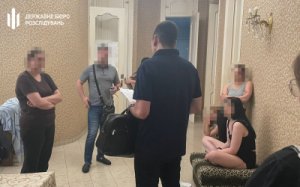 Полицейский открыл сеть борделей в Одессе, за что ему и сообщникам грозит до 10 лет тюрьмы