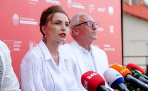 Мэр Одессы: Верю, что следующий кинофестиваль мы будем проводить дома, в Одессе, а сегодня выражаю благодарность Черновцам, которые подставили нам свое плечо (видеокомментарий)