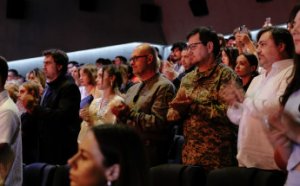 Мэр Одессы: Верю, что следующий кинофестиваль мы будем проводить дома, в Одессе, а сегодня выражаю благодарность Черновцам, которые подставили нам свое плечо (видеокомментарий)