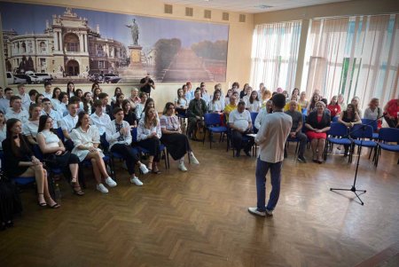 Геннадий Труханов встретился с одесскими старшеклассниками (фото, видео)