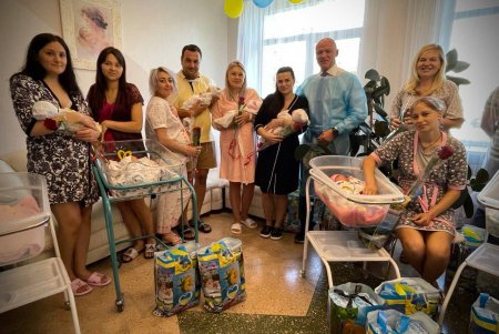 Мэр Одессы поздравил первого малыша, родившегося на День города