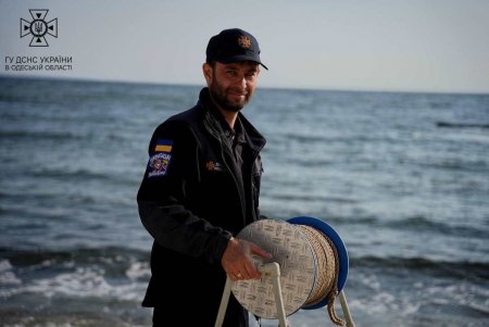 На одном из одесских пляжей в море во время купания утонул 19-летний парень (фото)