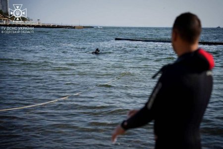 На одном из одесских пляжей в море во время купания утонул 19-летний парень (фото)