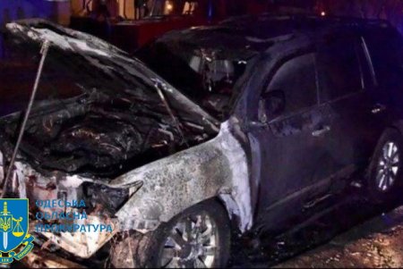 Бывший пожарный с сообщниками на заказ сжигал авто в Одессе (фото)