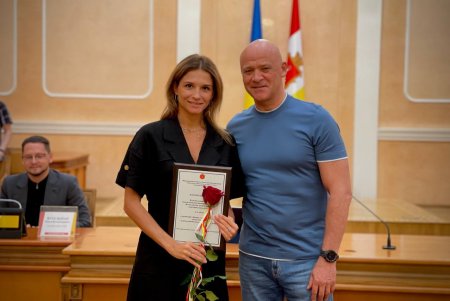 В честь Дня физической культуры и спорта мэр Одессы вручил почетные награды работникам этой сферы (фото)