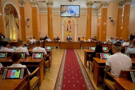 В честь Дня физической культуры и спорта мэр Одессы вручил почетные награды работникам этой сферы (фото)