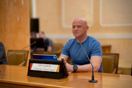 В честь Дня физической культуры и спорта мэр Одессы вручил почетные награды работникам этой сферы (фото)