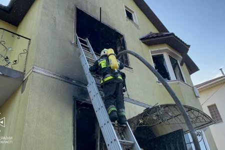 В Киевском районе горел частный дом: пострадал мужчина и четыре ребенка (фото)