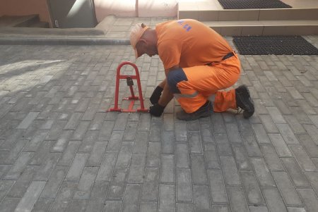 На трех улицах в центре города с дорог демонтировали оборудование, затрудняющее движение (фото)