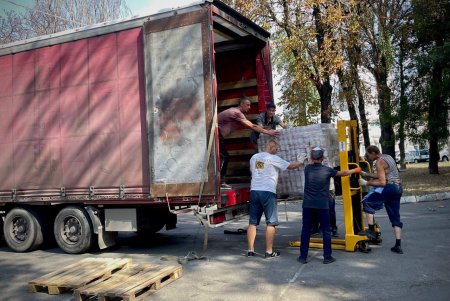 Мэр Одессы посетил гуманитарный штаб Хаджибейского района, где работают городские службы совместно с волонтерами (фото)