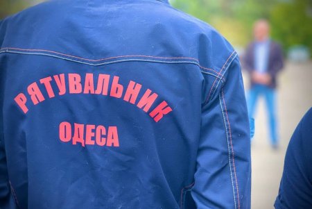 Мэр Одессы вручил награды спасателям и добровольцам по случаю профессионального праздника (фото, видео)