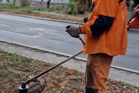 Одесситы совместно с коммунальщиками навели порядок в парках и скверах в День Всемирной уборки (фото, видео)