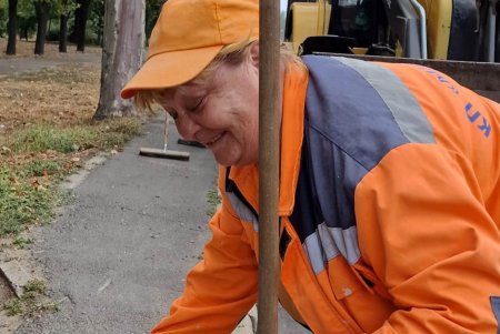 Одесситы совместно с коммунальщиками навели порядок в парках и скверах в День Всемирной уборки (фото, видео)