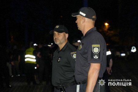 «Ночной город»: полицейские обеспечивают правопорядок на одесских улицах (фото, видео)