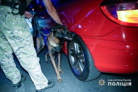 «Ночной город»: полицейские обеспечивают правопорядок на одесских улицах (фото, видео)