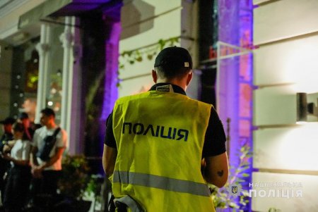«Ночной город»: полицейские обеспечивают правопорядок на одесских улицах (фото, видео)