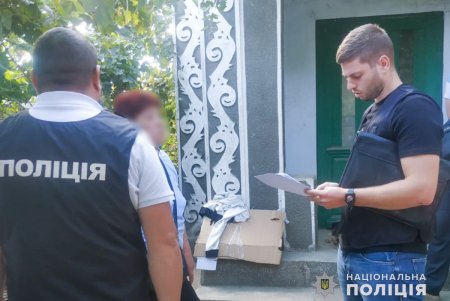 Сотрудник районного центра комплектования получил десять тысяч долларов США за содействие в увольнении военнослужащего (фото)