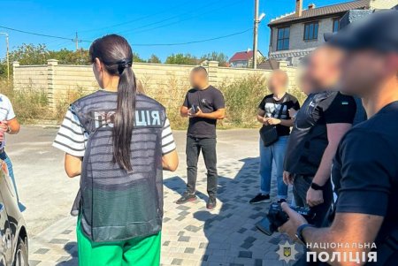 Сотрудник районного центра комплектования получил десять тысяч долларов США за содействие в увольнении военнослужащего (фото)